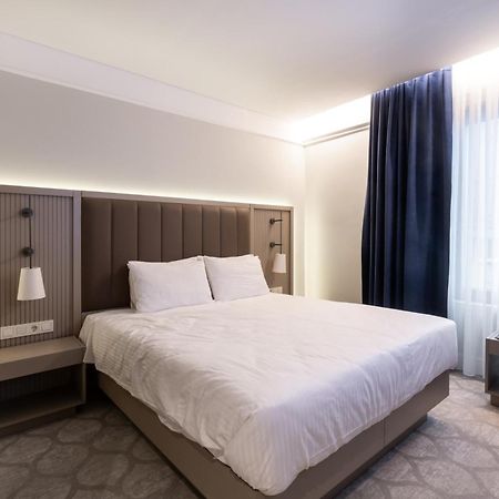 Noble Pangalti Hotel Истанбул Екстериор снимка