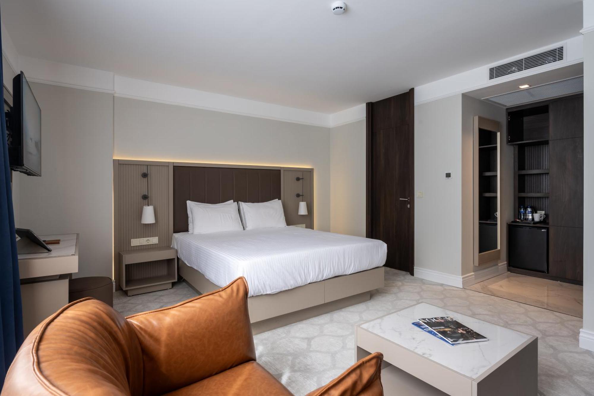 Noble Pangalti Hotel Истанбул Екстериор снимка