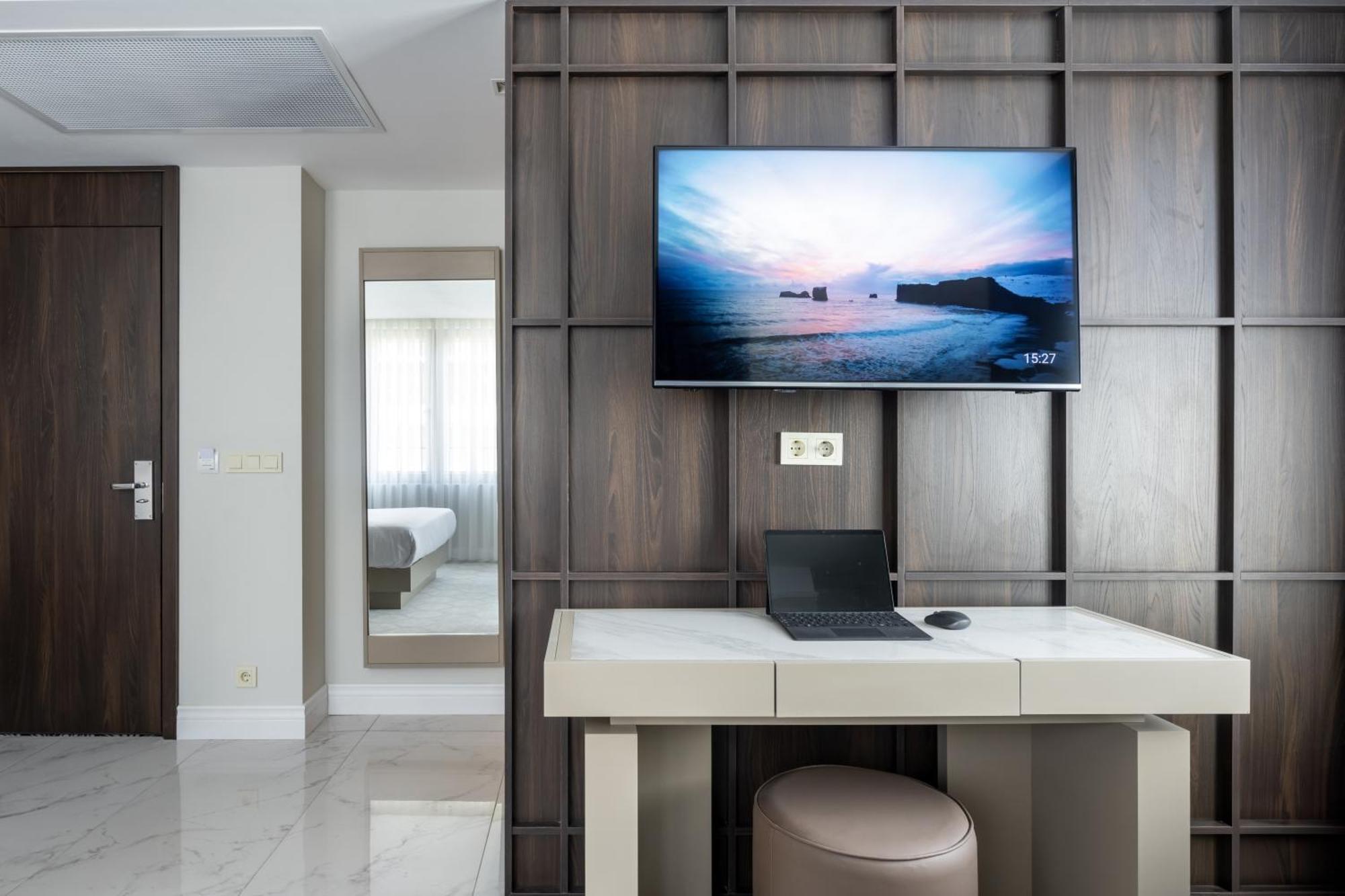 Noble Pangalti Hotel Истанбул Екстериор снимка