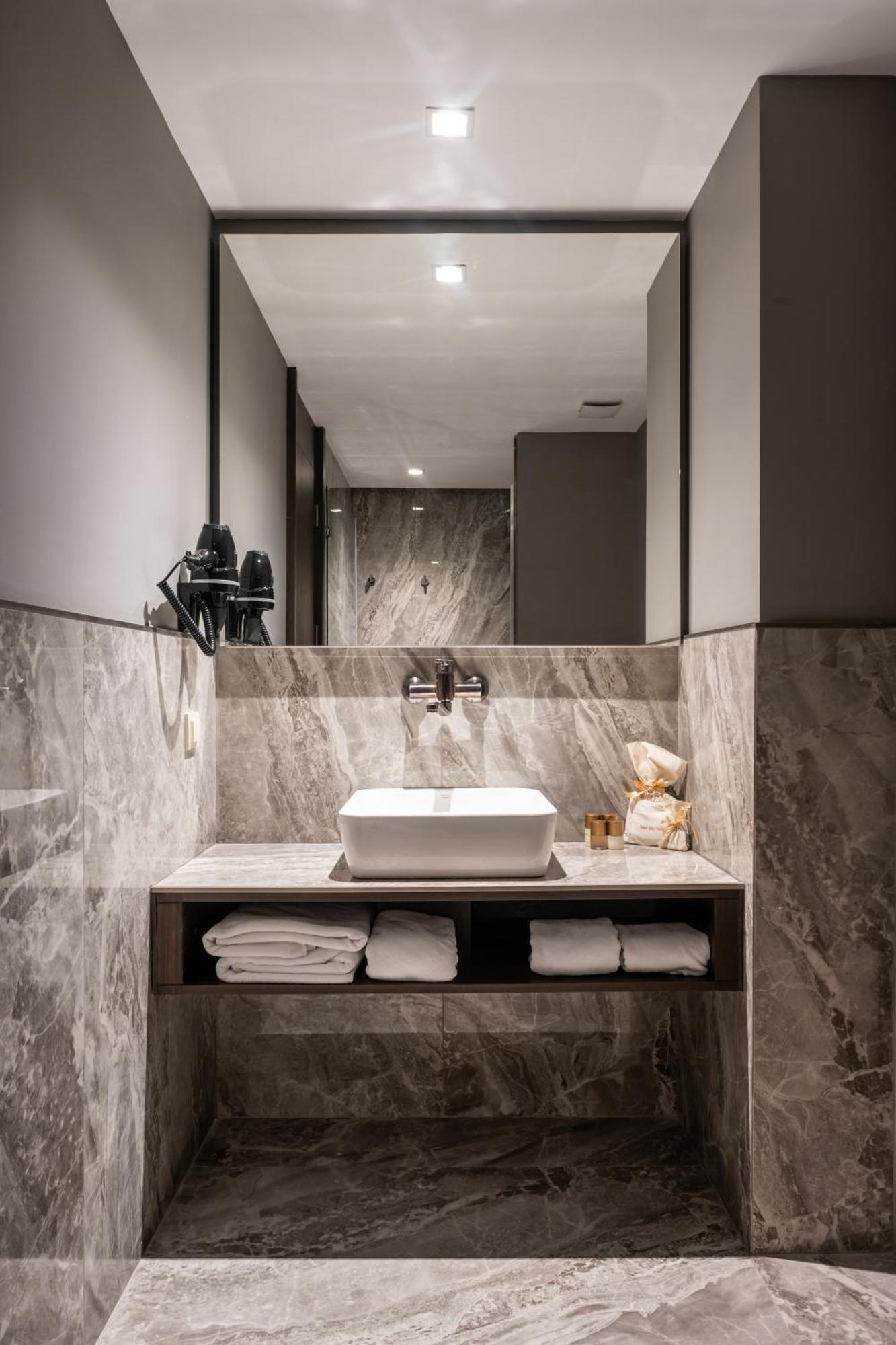 Noble Pangalti Hotel Истанбул Екстериор снимка