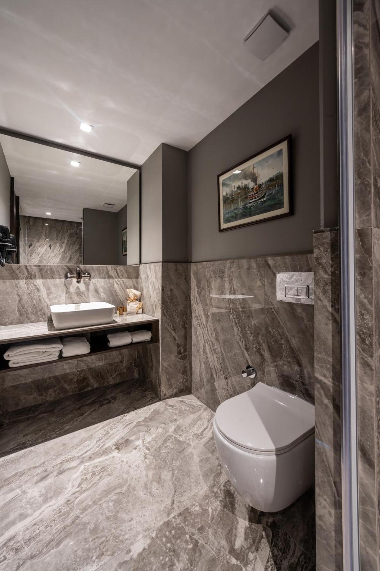 Noble Pangalti Hotel Истанбул Екстериор снимка